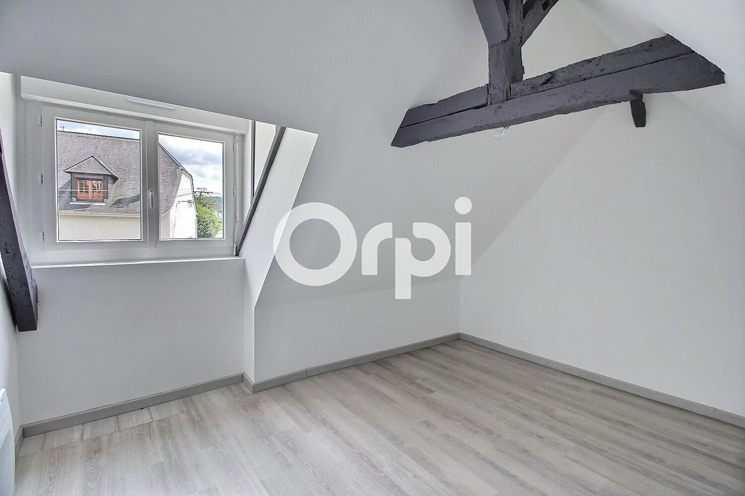 Maison de ville rénovée à Bizanos de 75 m² avec terrasse orientée plein sud 