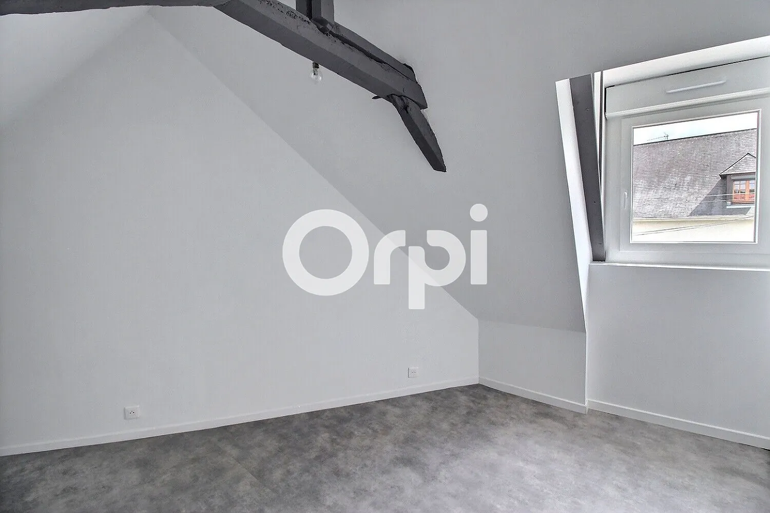 Maison de ville rénovée à Bizanos de 75 m² avec terrasse orientée plein sud 