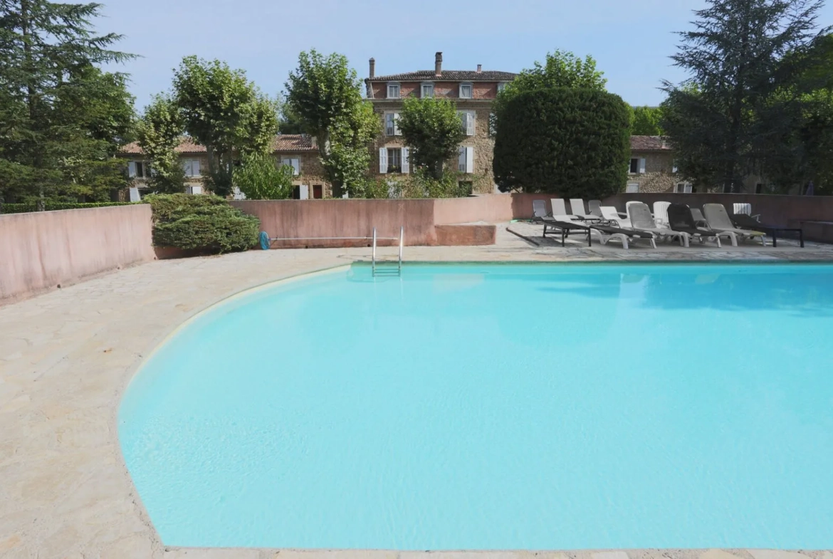 Appartement 40 m² avec piscine et terrasse à Rustrel dans le Luberon 