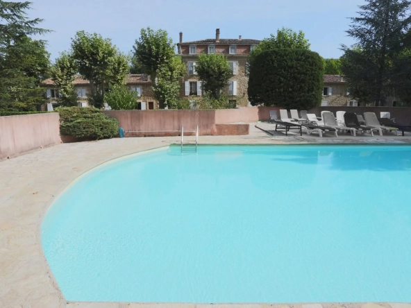 Appartement 40 m² avec piscine et terrasse à Rustrel dans le Luberon