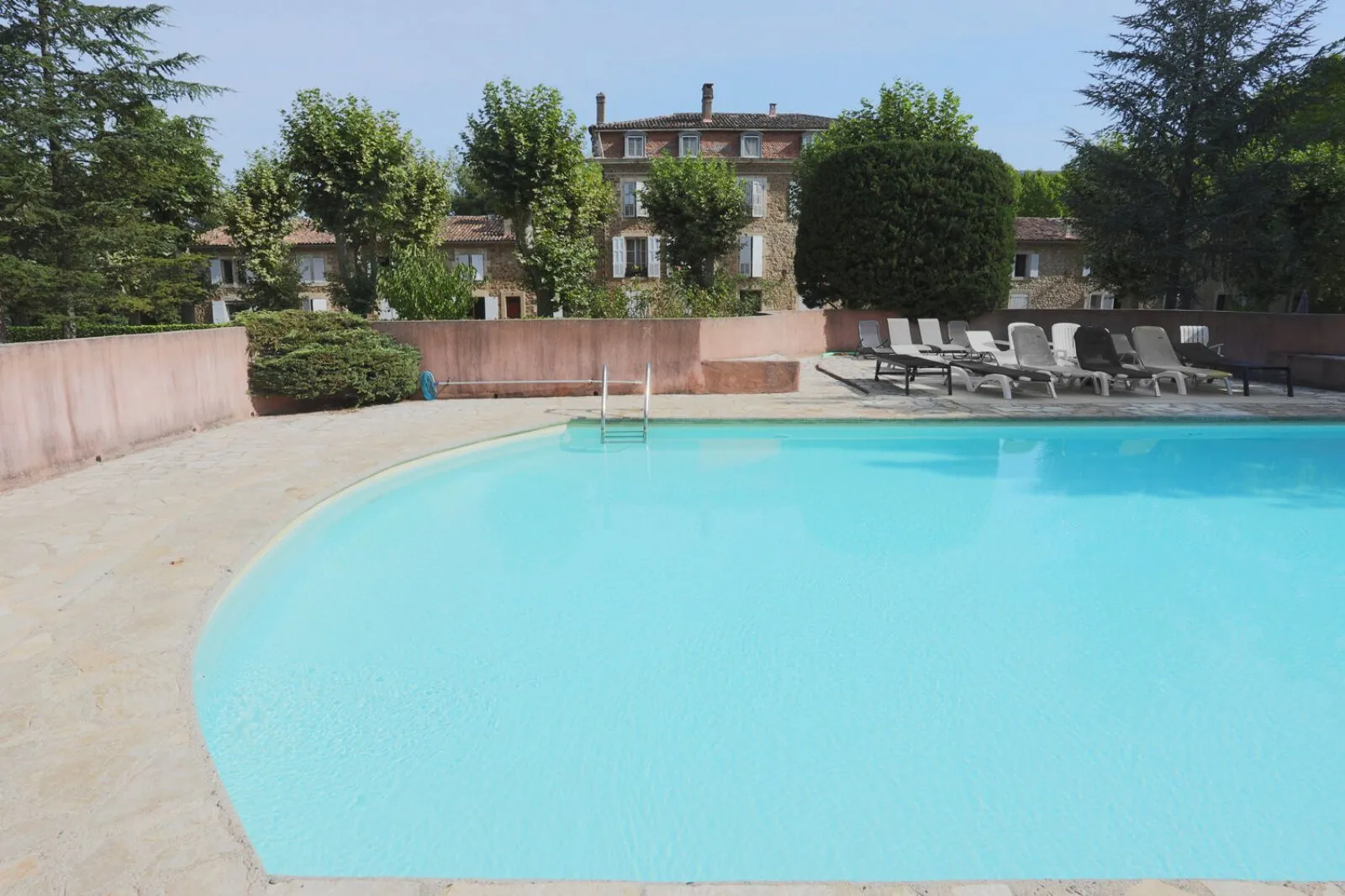 Appartement 40 m² avec piscine et terrasse à Rustrel dans le Luberon 