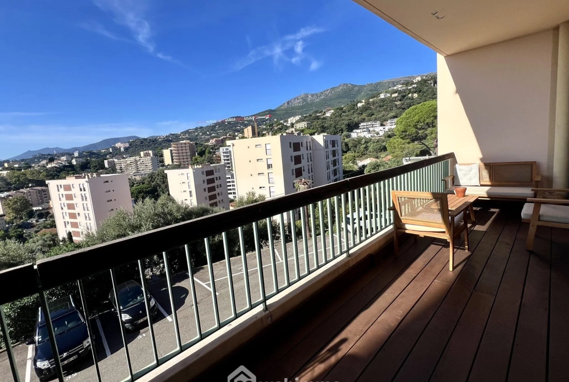 Appartement T3 rénové de 73 m² avec terrasse et Vue Mer à Bastia Toga 