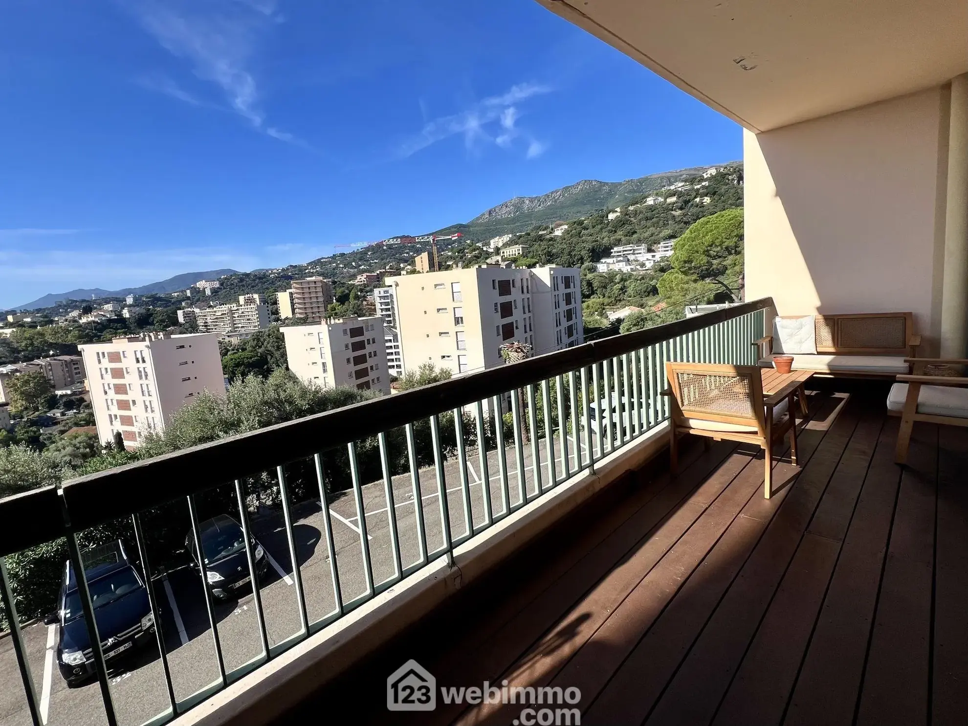 Appartement T3 rénové de 73 m² avec terrasse et Vue Mer à Bastia Toga 