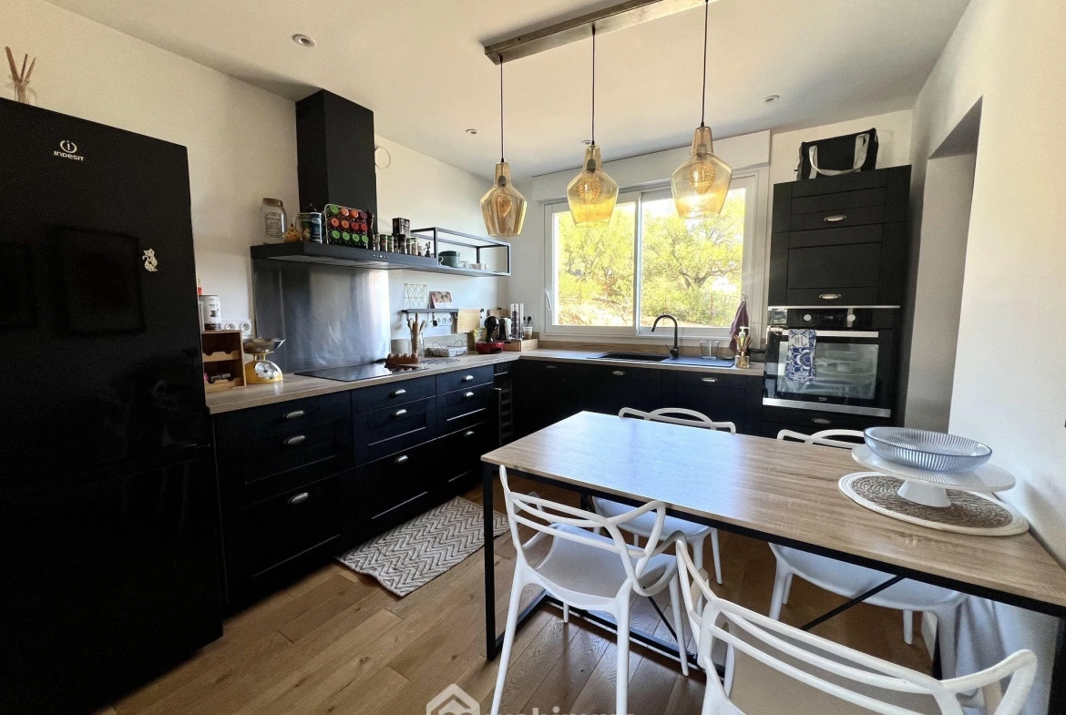 Appartement T3 rénové de 73 m² avec terrasse et Vue Mer à Bastia Toga 