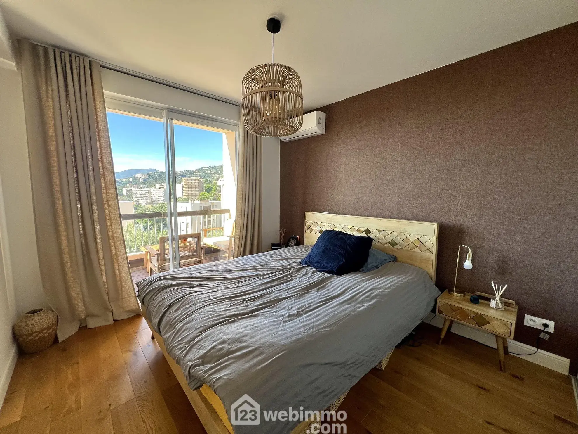 Appartement T3 rénové de 73 m² avec terrasse et Vue Mer à Bastia Toga 