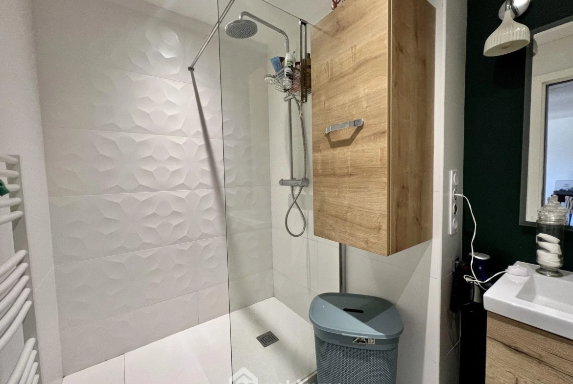 Appartement T3 rénové de 73 m² avec terrasse et Vue Mer à Bastia Toga 