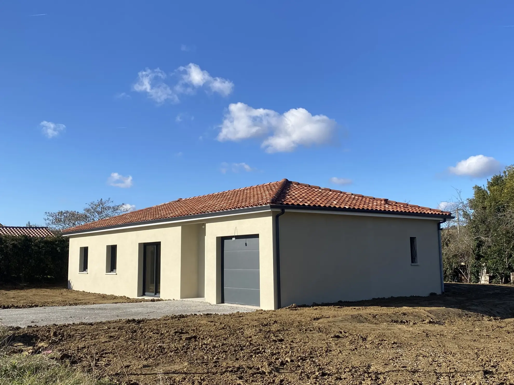 Villa neuve RE 2020 de 90 m² avec garage à Venerque 