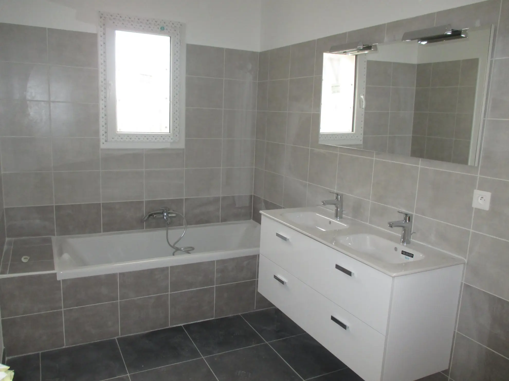Villa neuve RE 2020 de 90 m² avec garage à Venerque 