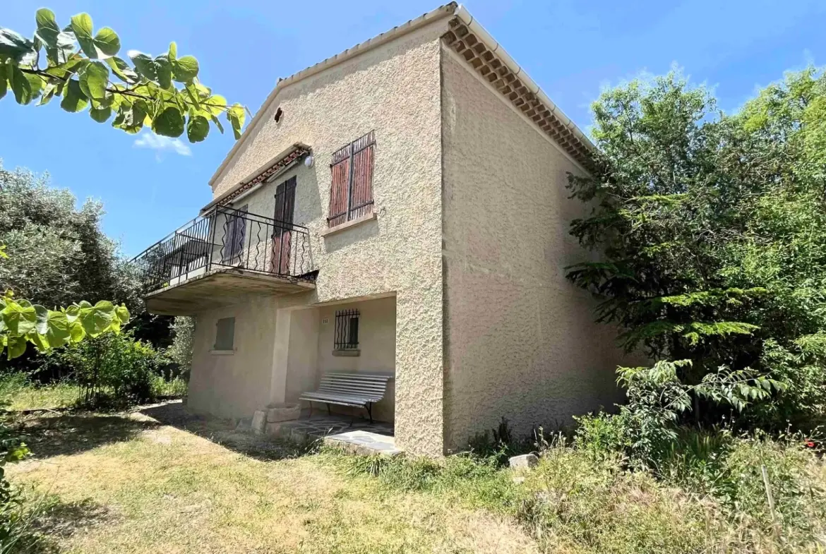 Maison à Apt de 155 m² avec jardin arboré et garage, quartier paisible 