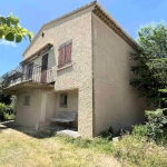 Maison à Apt de 155 m² avec jardin arboré et garage, quartier paisible