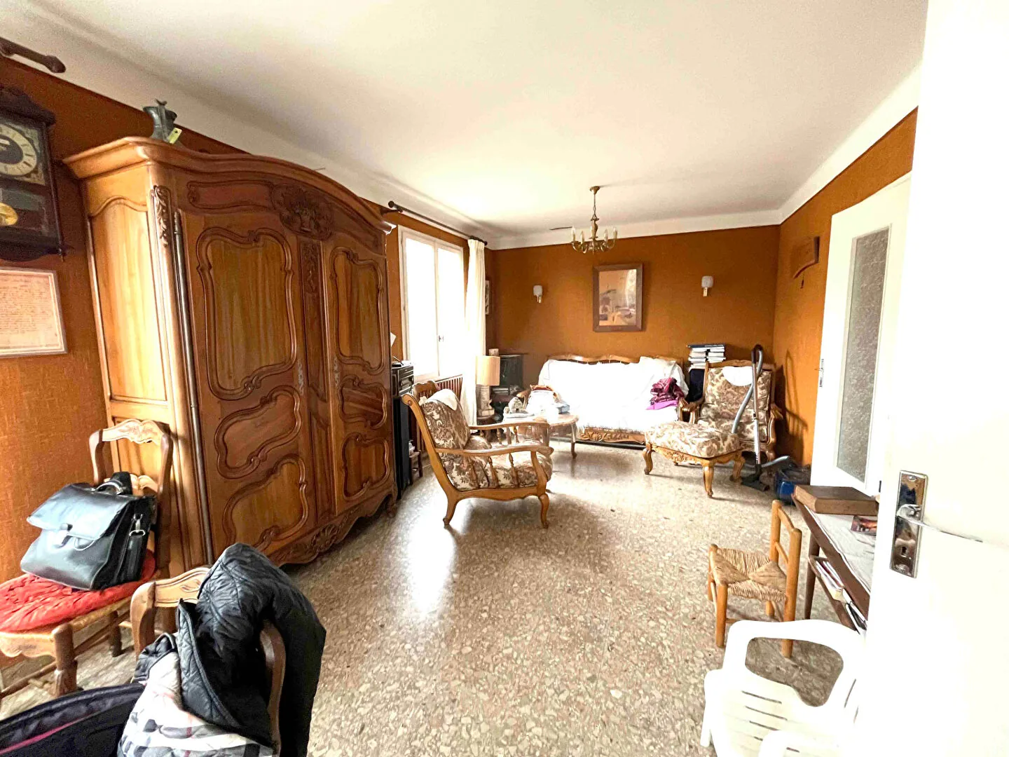 Maison à Apt de 155 m² avec jardin arboré et garage, quartier paisible 