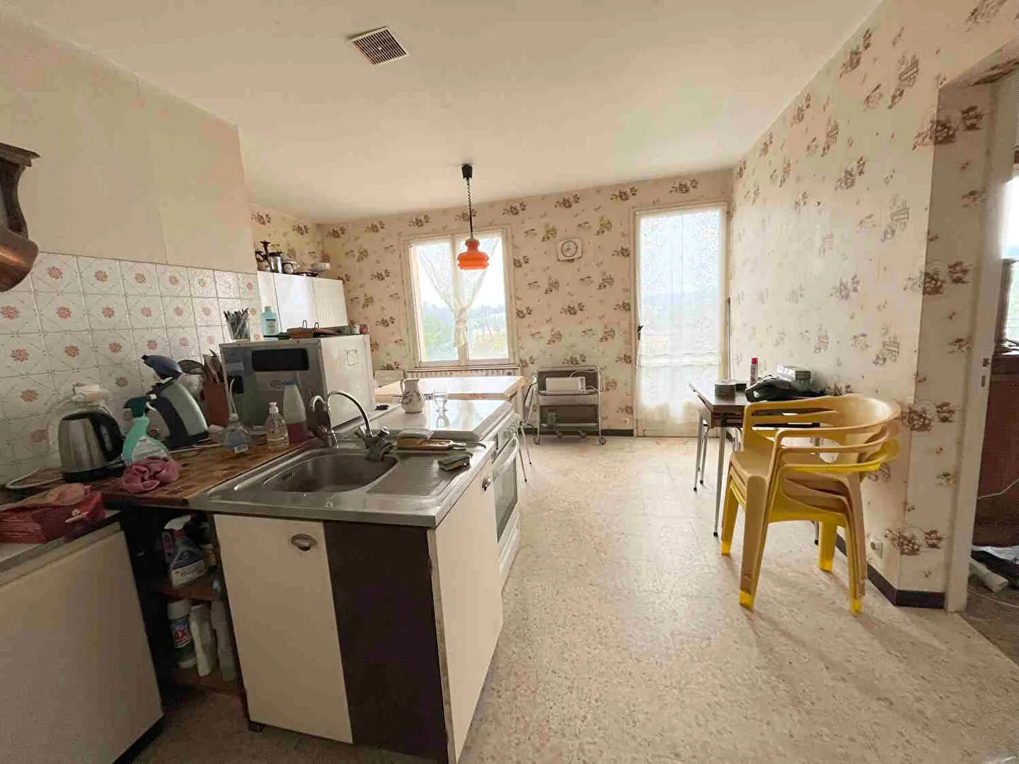 Maison à Apt de 155 m² avec jardin arboré et garage, quartier paisible 