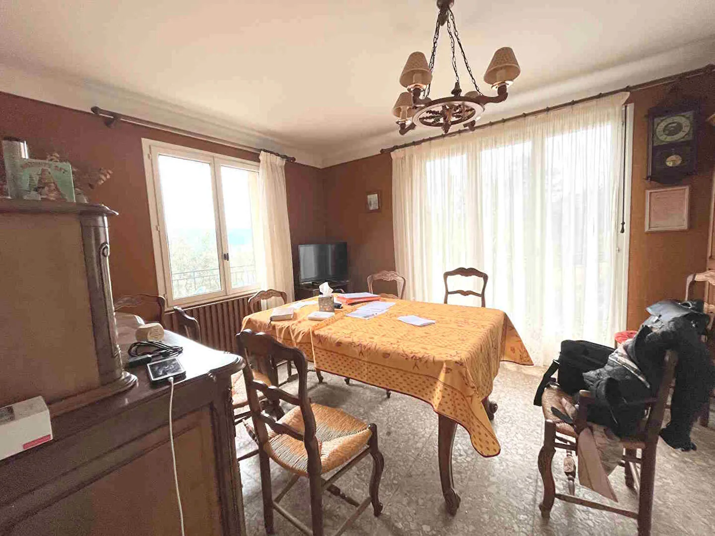 Maison à Apt de 155 m² avec jardin arboré et garage, quartier paisible 