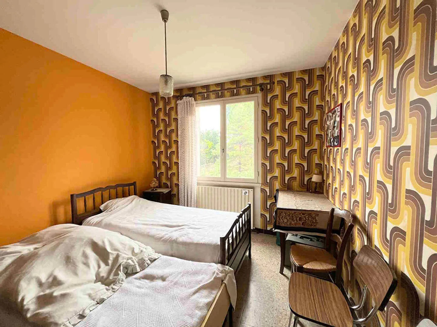 Maison à Apt de 155 m² avec jardin arboré et garage, quartier paisible 