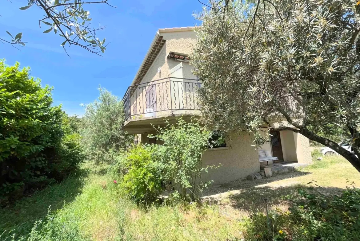 Maison à Apt de 155 m² avec jardin arboré et garage, quartier paisible 