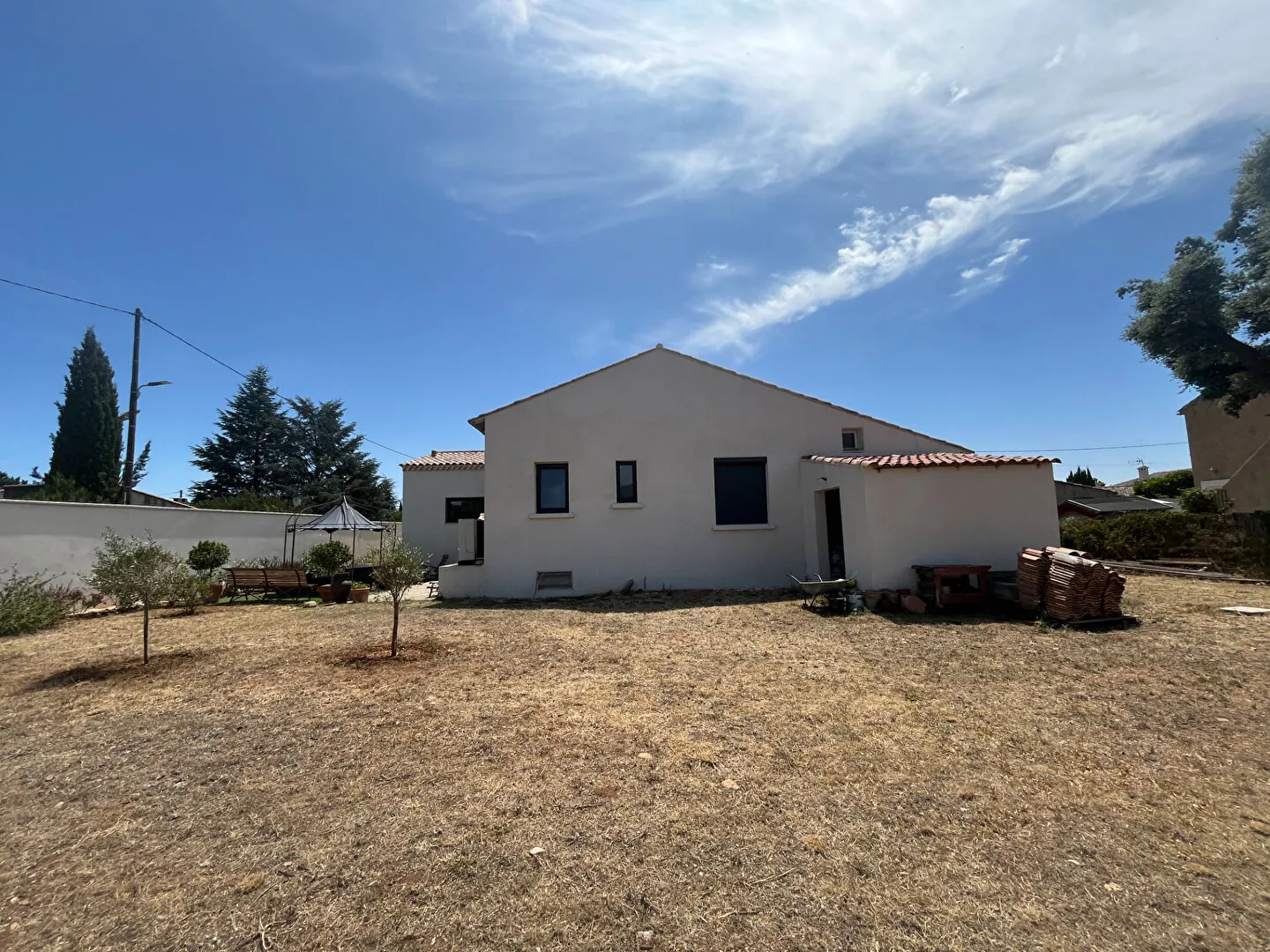 Terrain constructible de 638 m² à Lauris, Luberon, environnement calme 