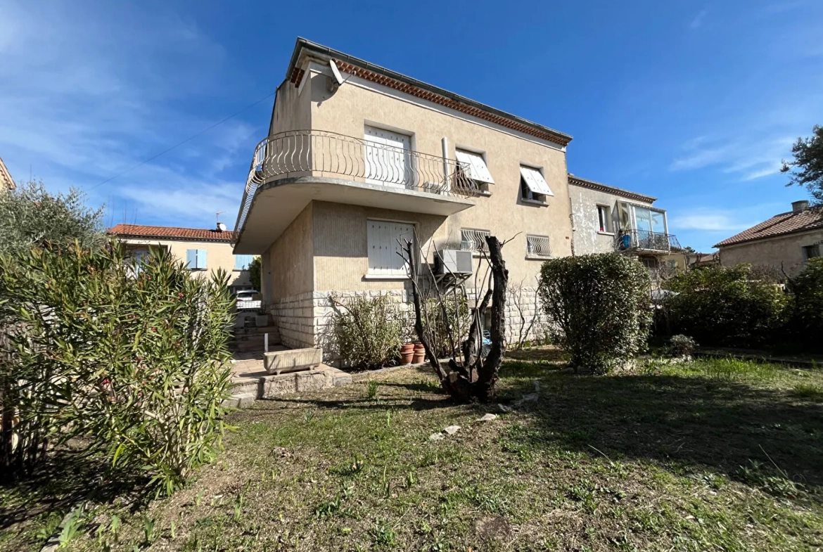 Villa à Apt de 137m² avec terrasse, jardin et garage 