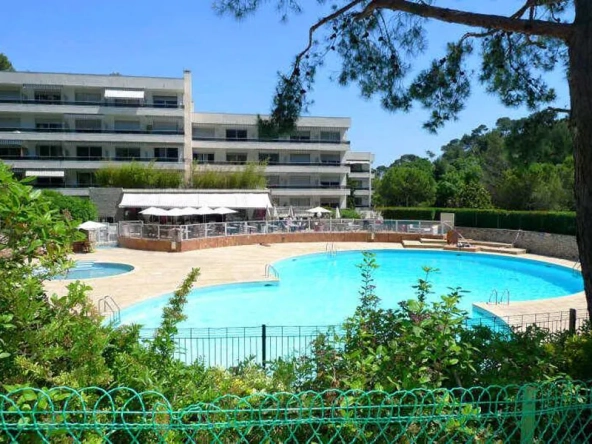 Spacieux studio avec terrasse dans résidence sécurisée à Marseille 8ème