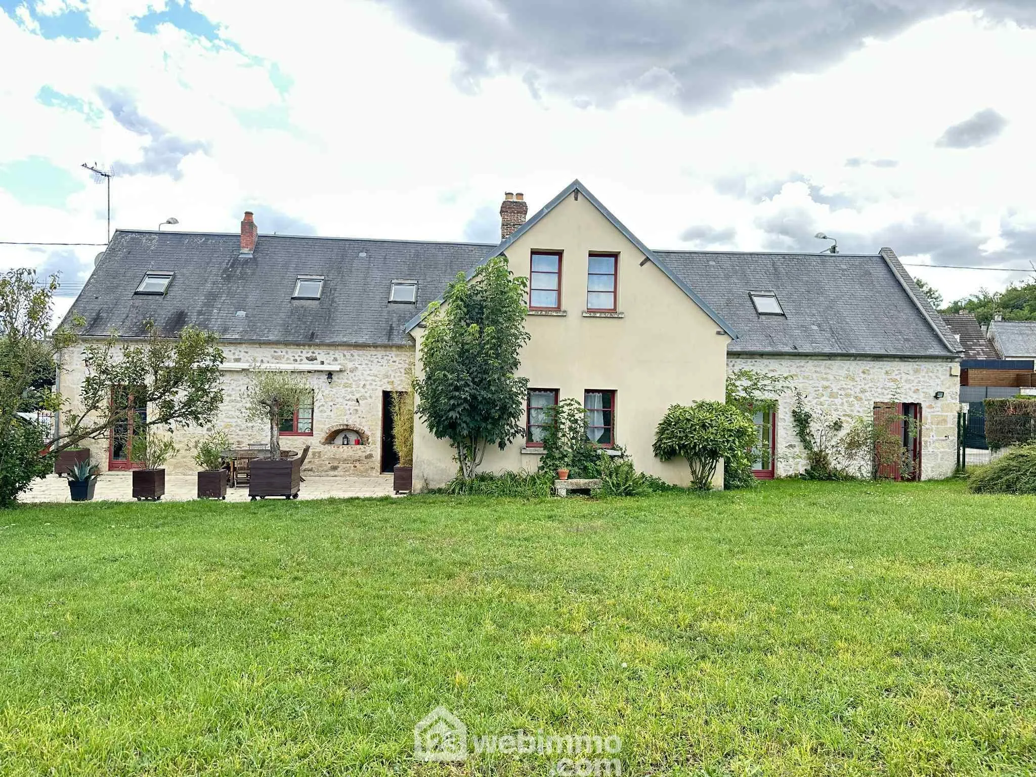 Longère en pierre de 253 m² à Mons-en-Laonnois - Authenticité et Grand Volume 