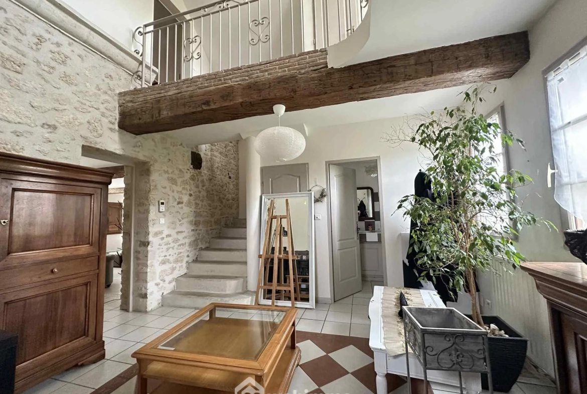 Longère en pierre de 253 m² à Mons-en-Laonnois - Authenticité et Grand Volume 