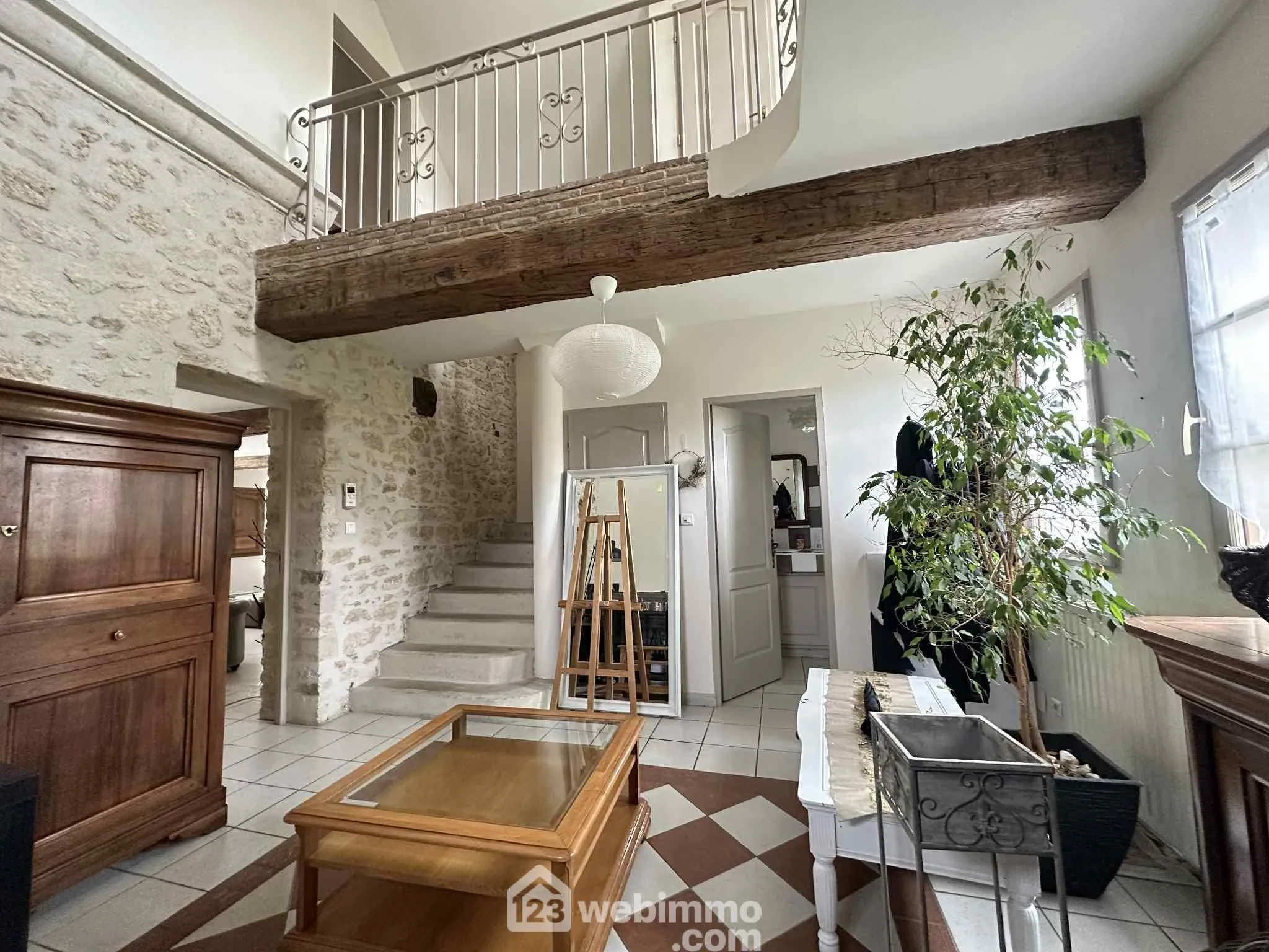 Longère en pierre de 253 m² à Mons-en-Laonnois - Authenticité et Grand Volume 
