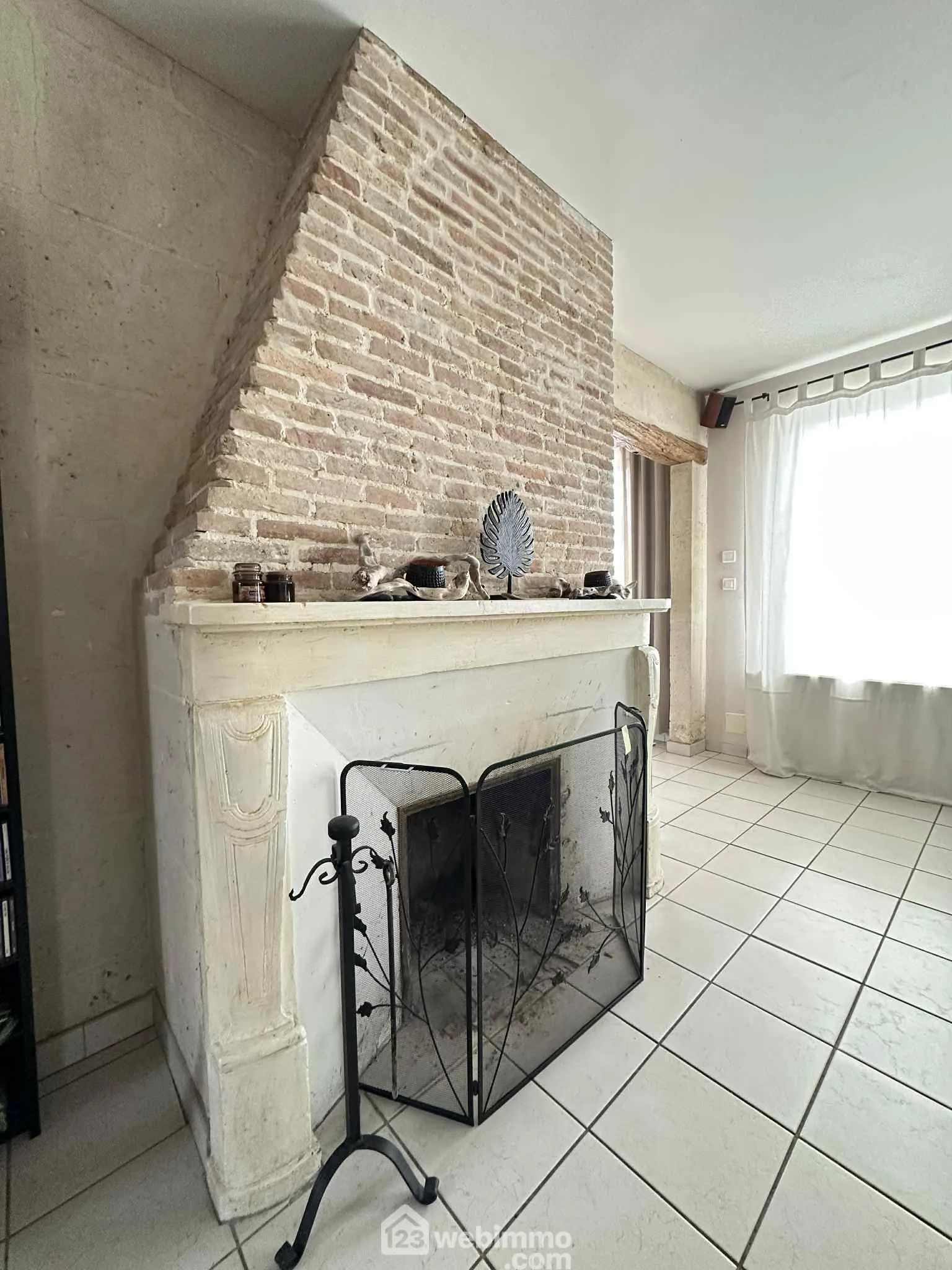 Longère en pierre de 253 m² à Mons-en-Laonnois - Authenticité et Grand Volume 