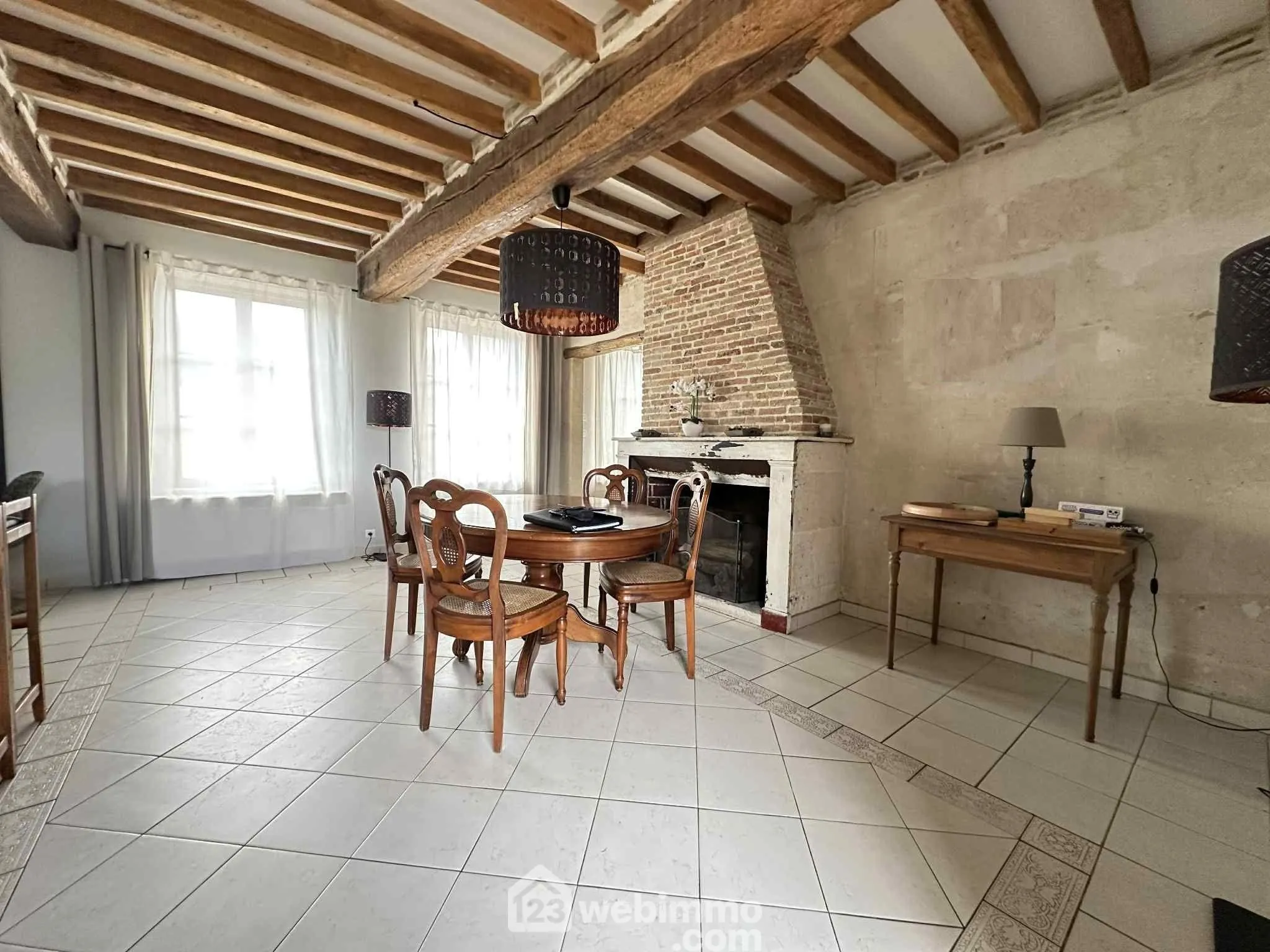 Longère en pierre de 253 m² à Mons-en-Laonnois - Authenticité et Grand Volume 
