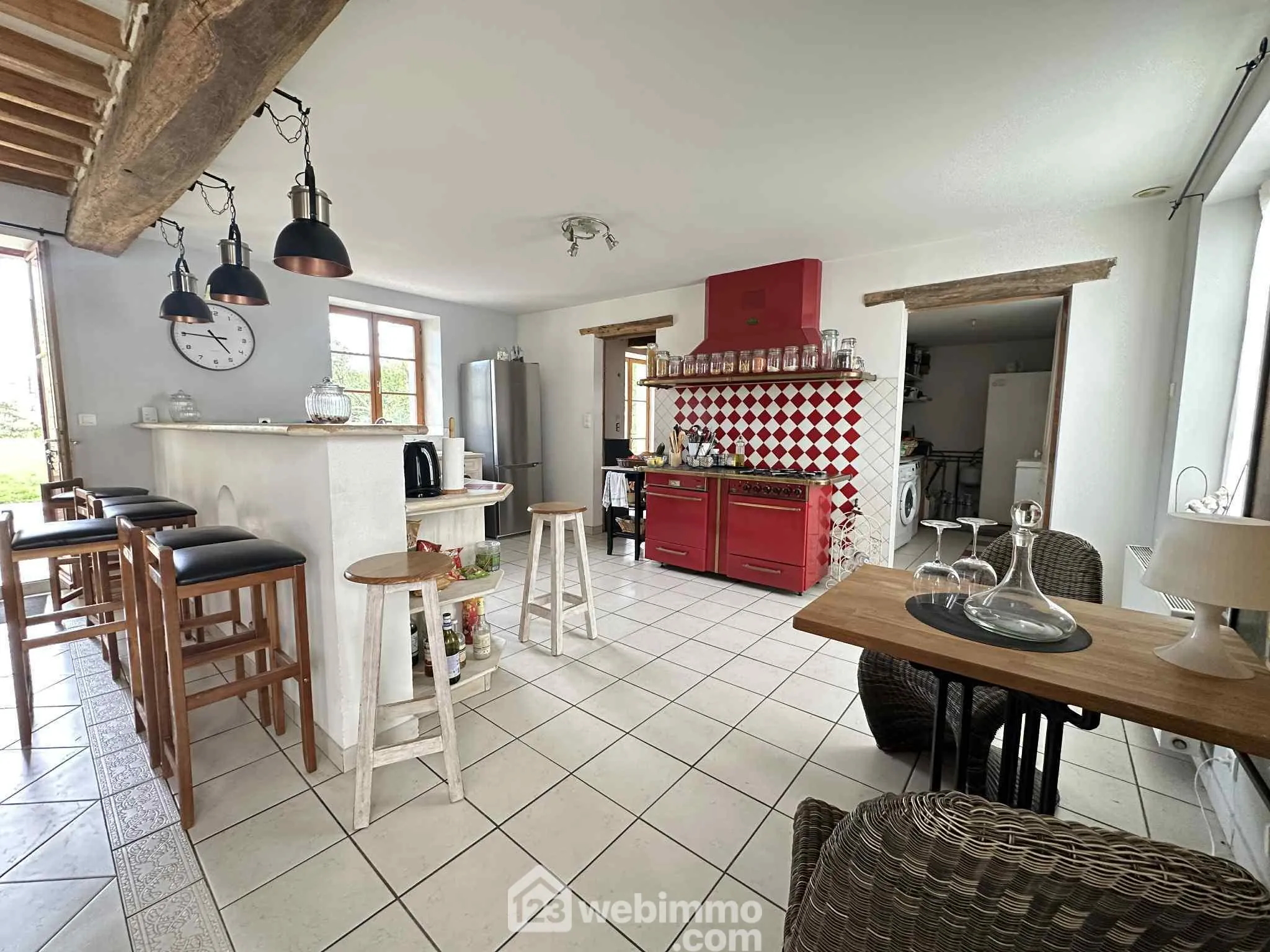 Longère en pierre de 253 m² à Mons-en-Laonnois - Authenticité et Grand Volume 