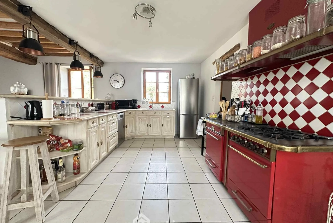 Longère en pierre de 253 m² à Mons-en-Laonnois - Authenticité et Grand Volume 