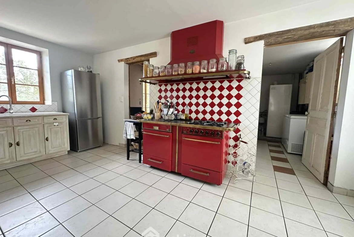 Longère en pierre de 253 m² à Mons-en-Laonnois - Authenticité et Grand Volume 