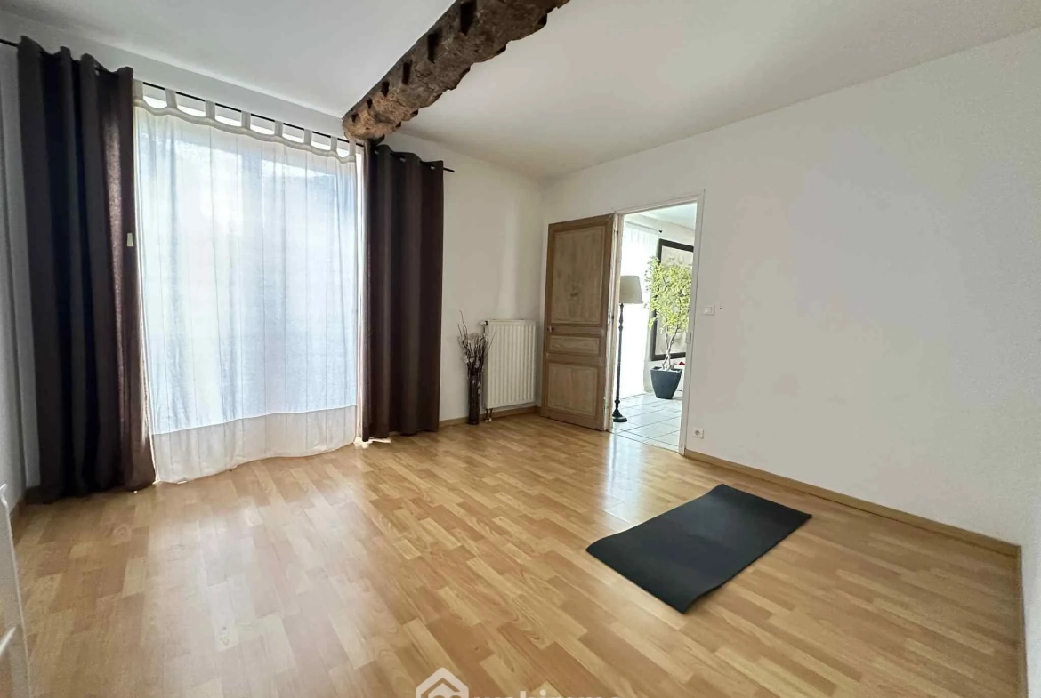 Longère en pierre de 253 m² à Mons-en-Laonnois - Authenticité et Grand Volume 