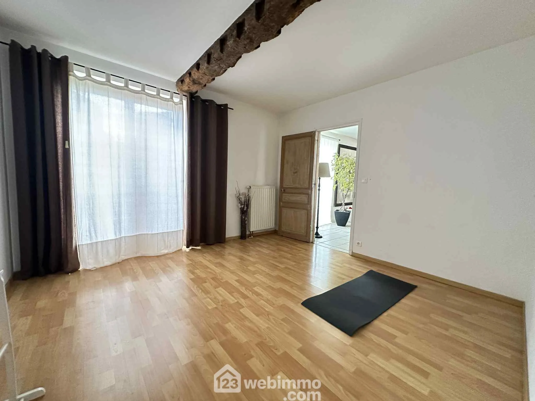 Longère en pierre de 253 m² à Mons-en-Laonnois - Authenticité et Grand Volume 