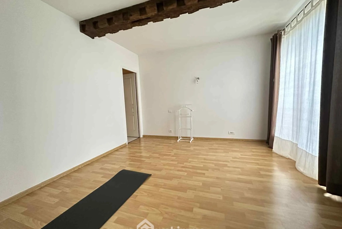 Longère en pierre de 253 m² à Mons-en-Laonnois - Authenticité et Grand Volume 