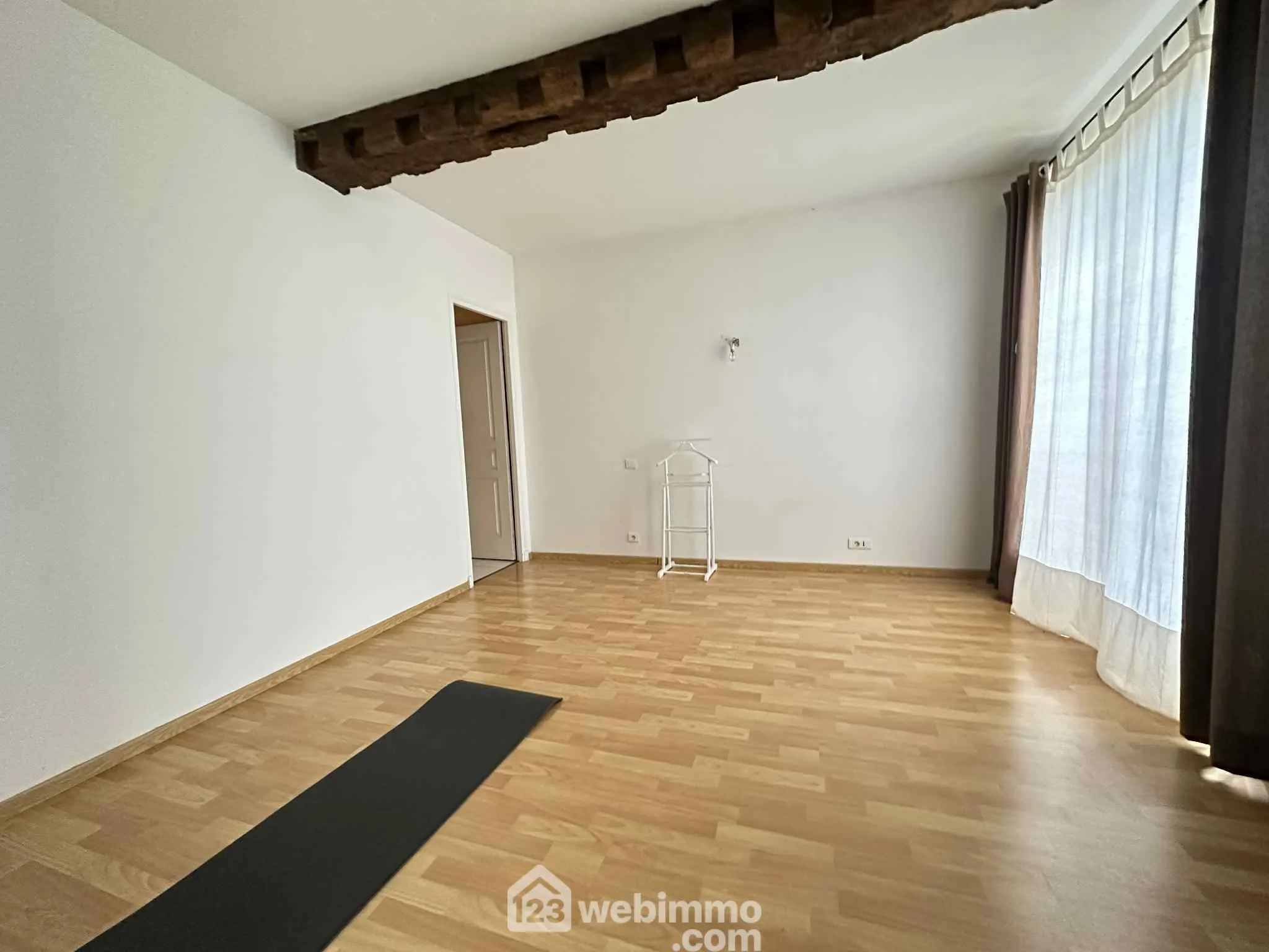 Longère en pierre de 253 m² à Mons-en-Laonnois - Authenticité et Grand Volume 