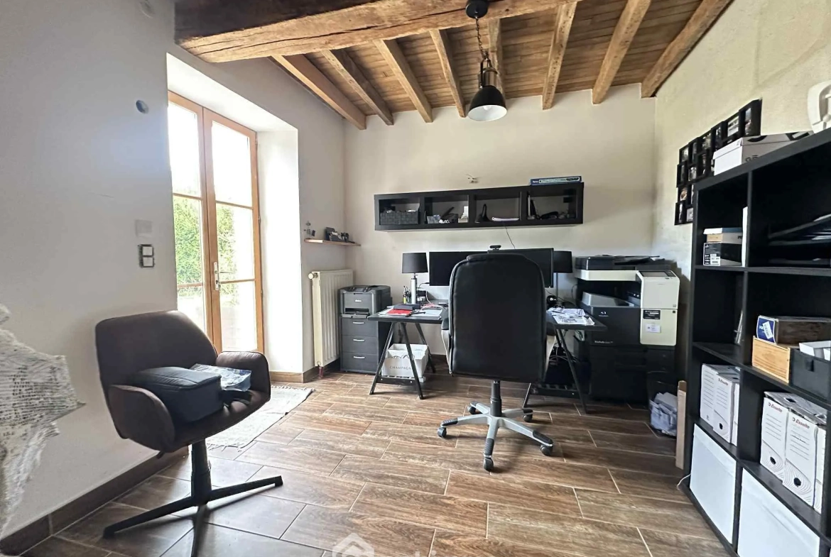 Longère en pierre de 253 m² à Mons-en-Laonnois - Authenticité et Grand Volume 