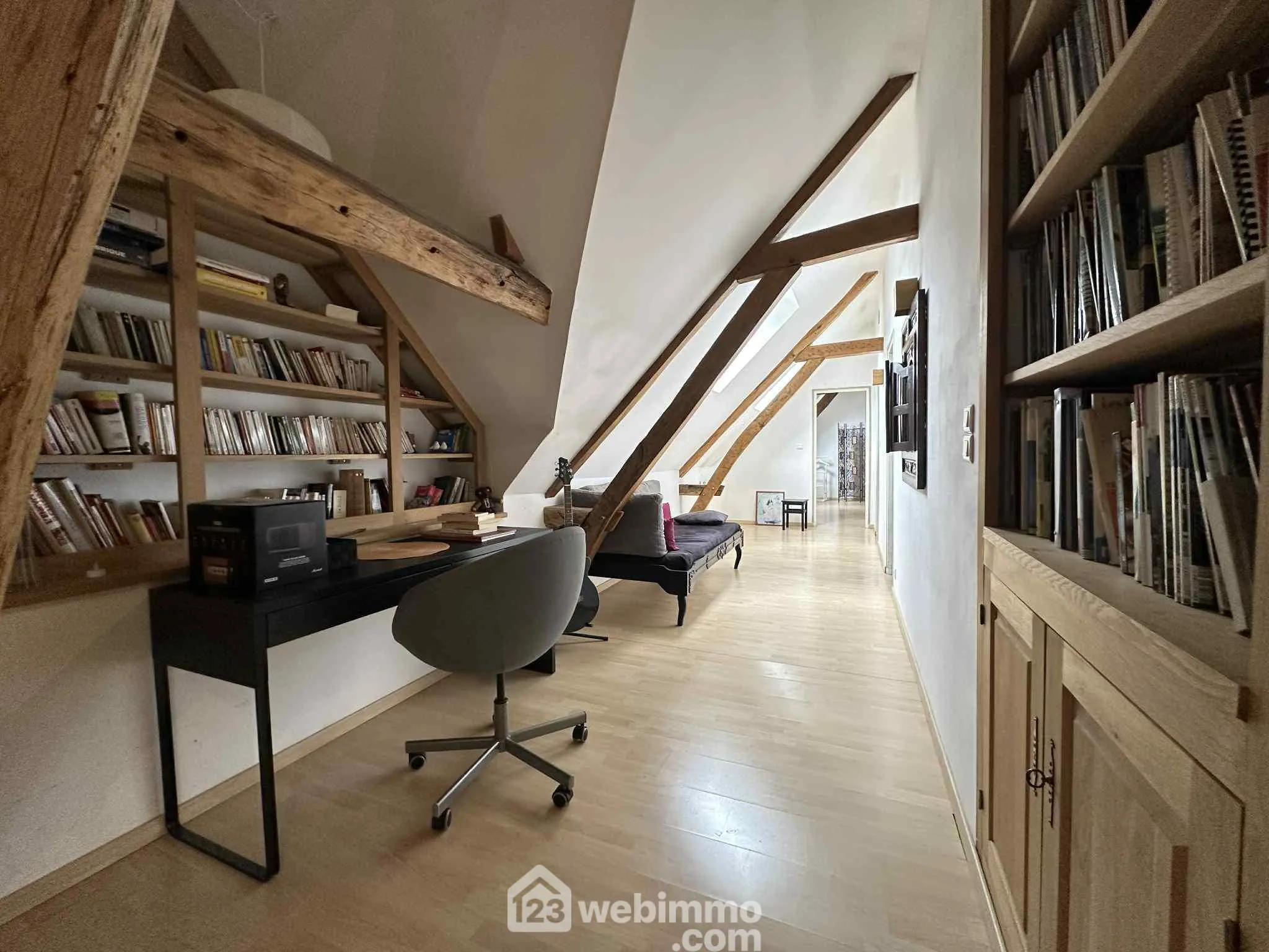 Longère en pierre de 253 m² à Mons-en-Laonnois - Authenticité et Grand Volume 