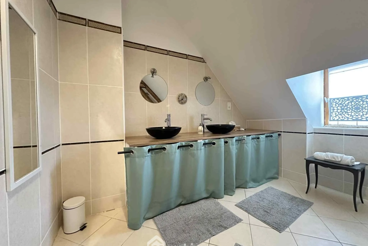 Longère en pierre de 253 m² à Mons-en-Laonnois - Authenticité et Grand Volume 