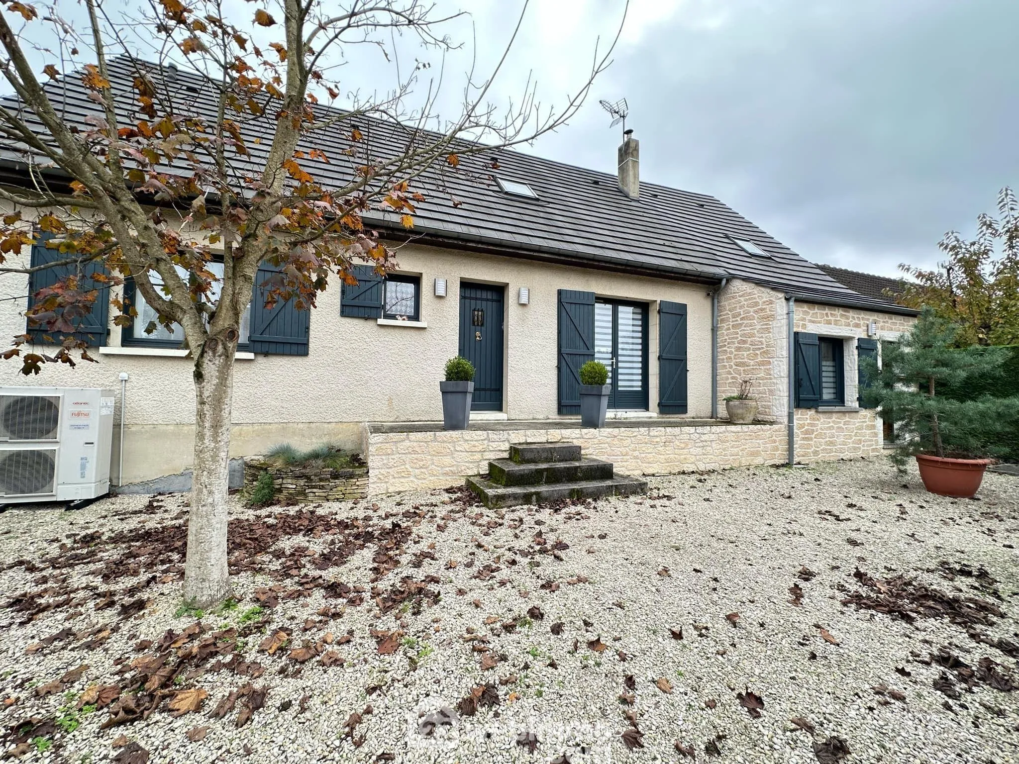 Maison familiale de 187 m² à Mauregny-en-Haye avec jardin et garage 