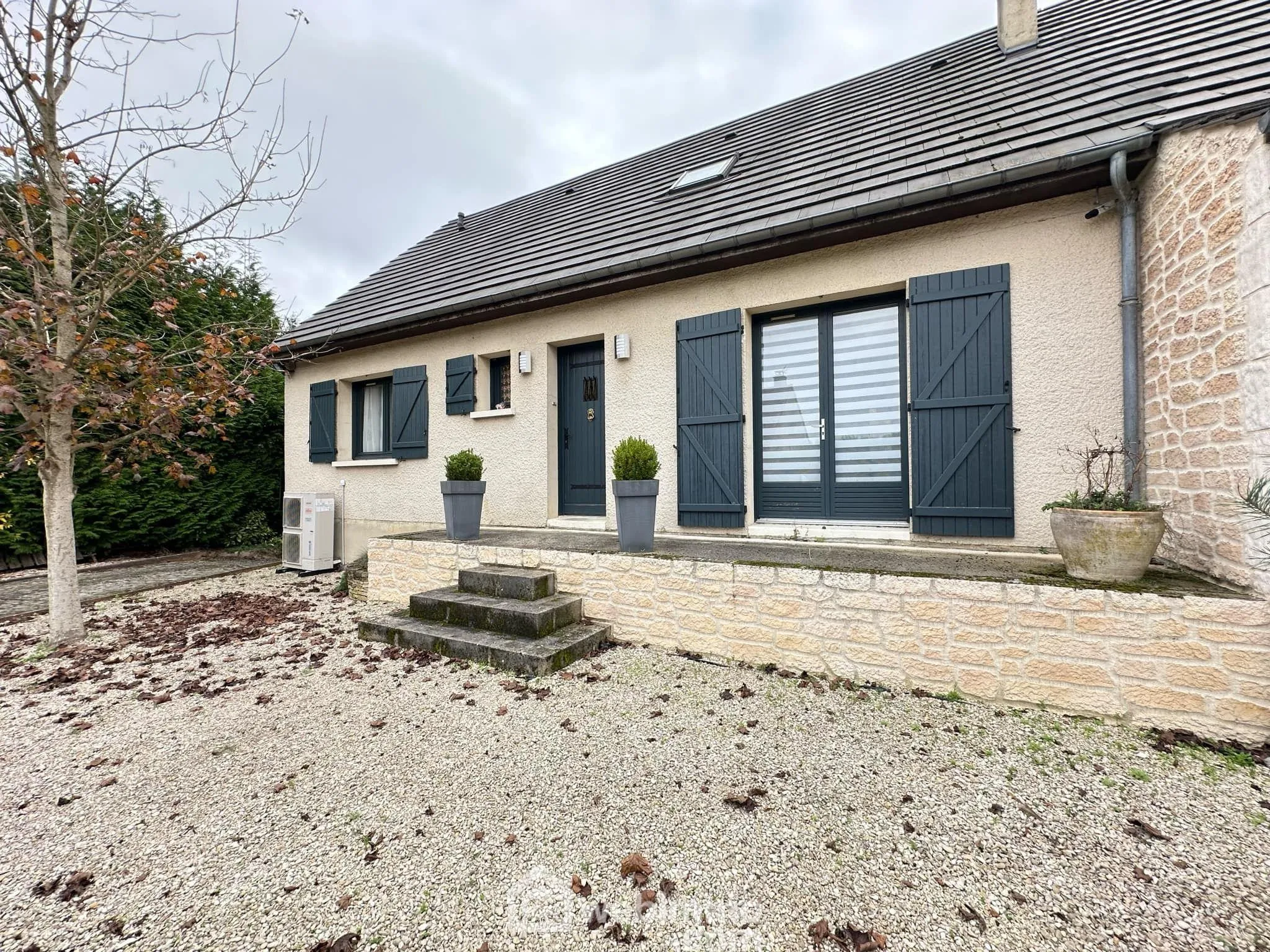 Maison familiale de 187 m² à Mauregny-en-Haye avec jardin et garage 