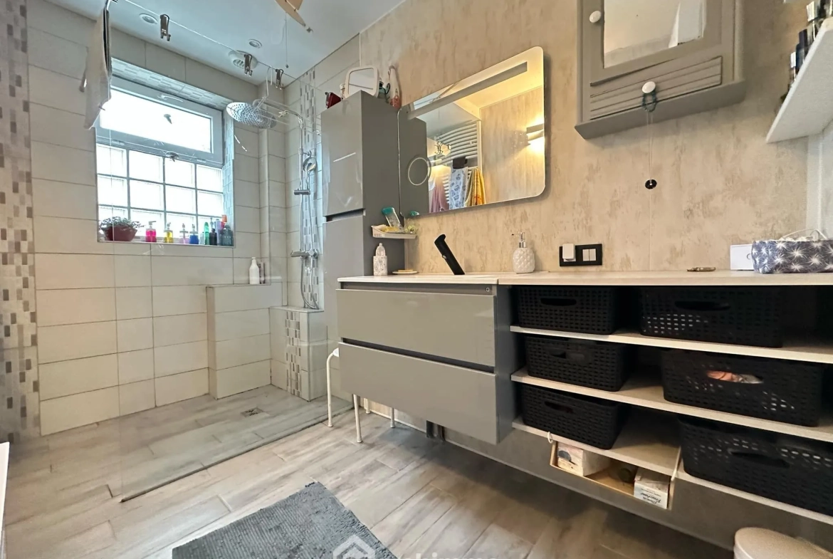 Maison familiale de 187 m² à Mauregny-en-Haye avec jardin et garage 