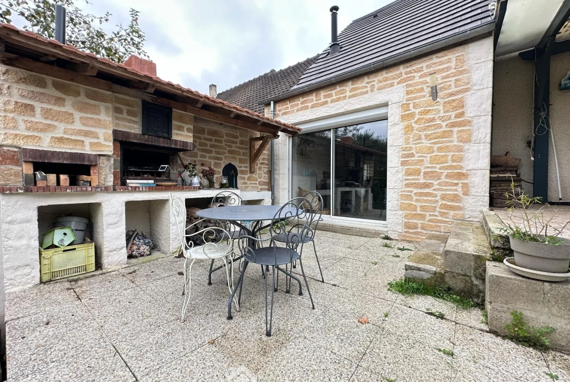 Maison familiale de 187 m² à Mauregny-en-Haye avec jardin et garage 