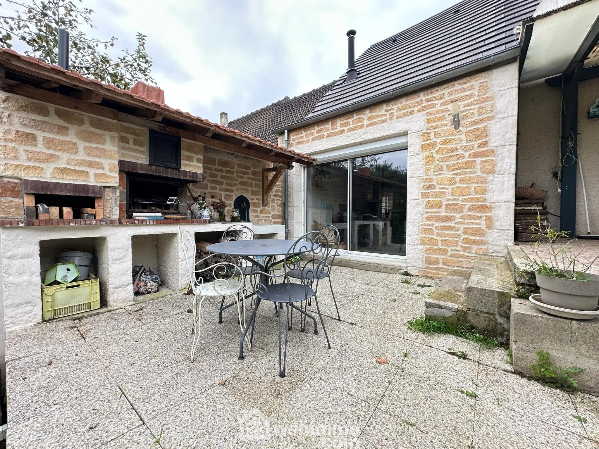 Maison familiale de 187 m² à Mauregny-en-Haye avec jardin et garage 