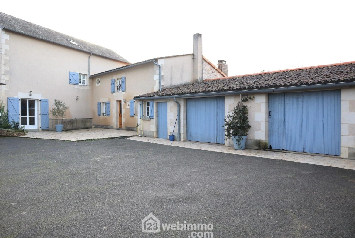Maison en pierre de 160 m² à Lavoux – 5 chambres, garage, jardin, proche Poitiers 