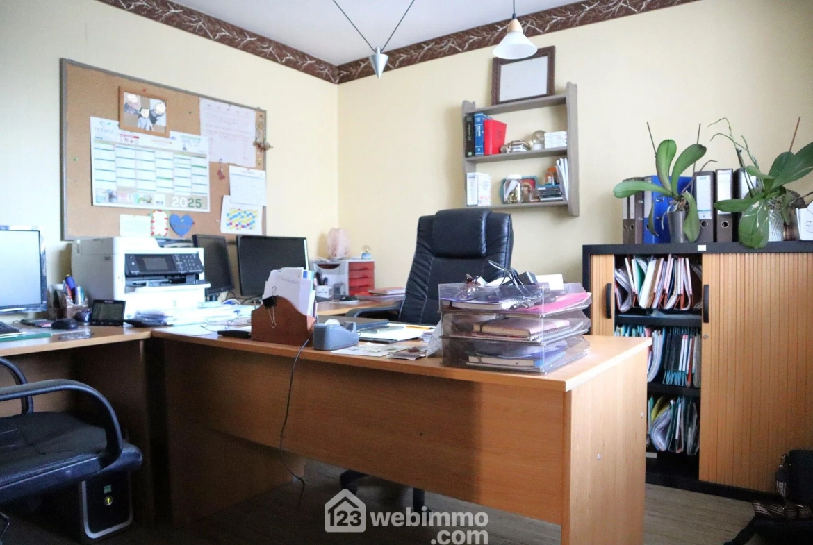 Maison en pierre de 160 m² à Lavoux – 5 chambres, garage, jardin, proche Poitiers 