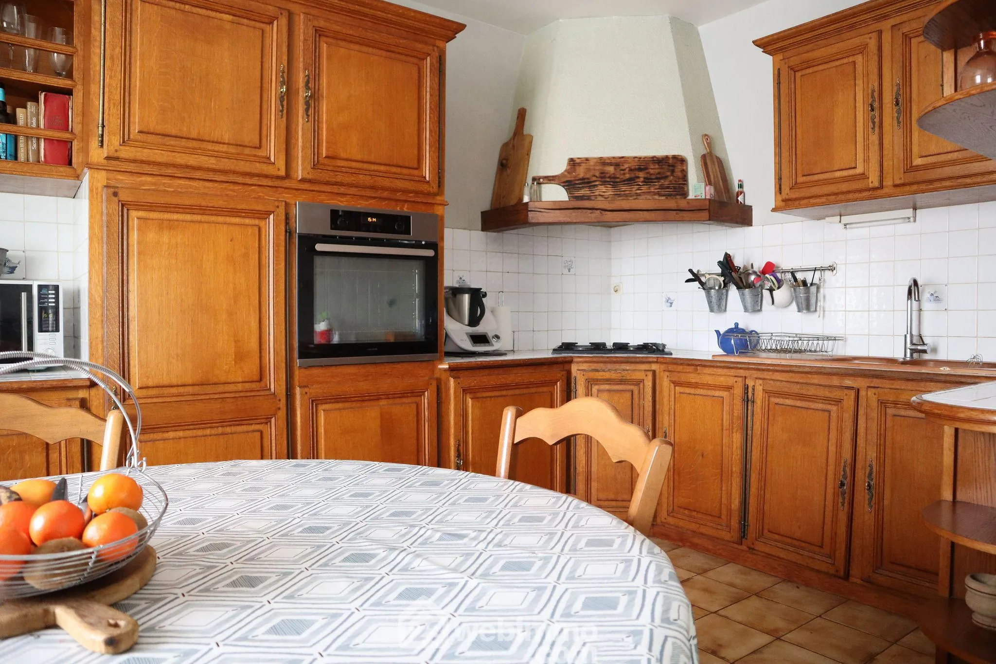 Maison en pierre de 160 m² à Lavoux – 5 chambres, garage, jardin, proche Poitiers 