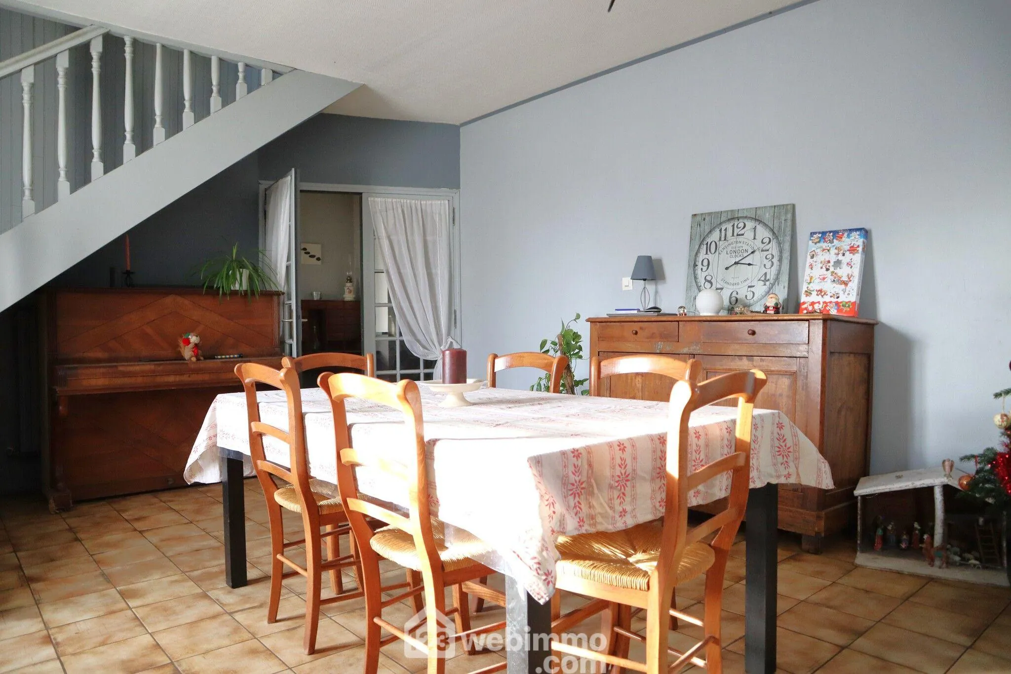 Maison en pierre de 160 m² à Lavoux – 5 chambres, garage, jardin, proche Poitiers 