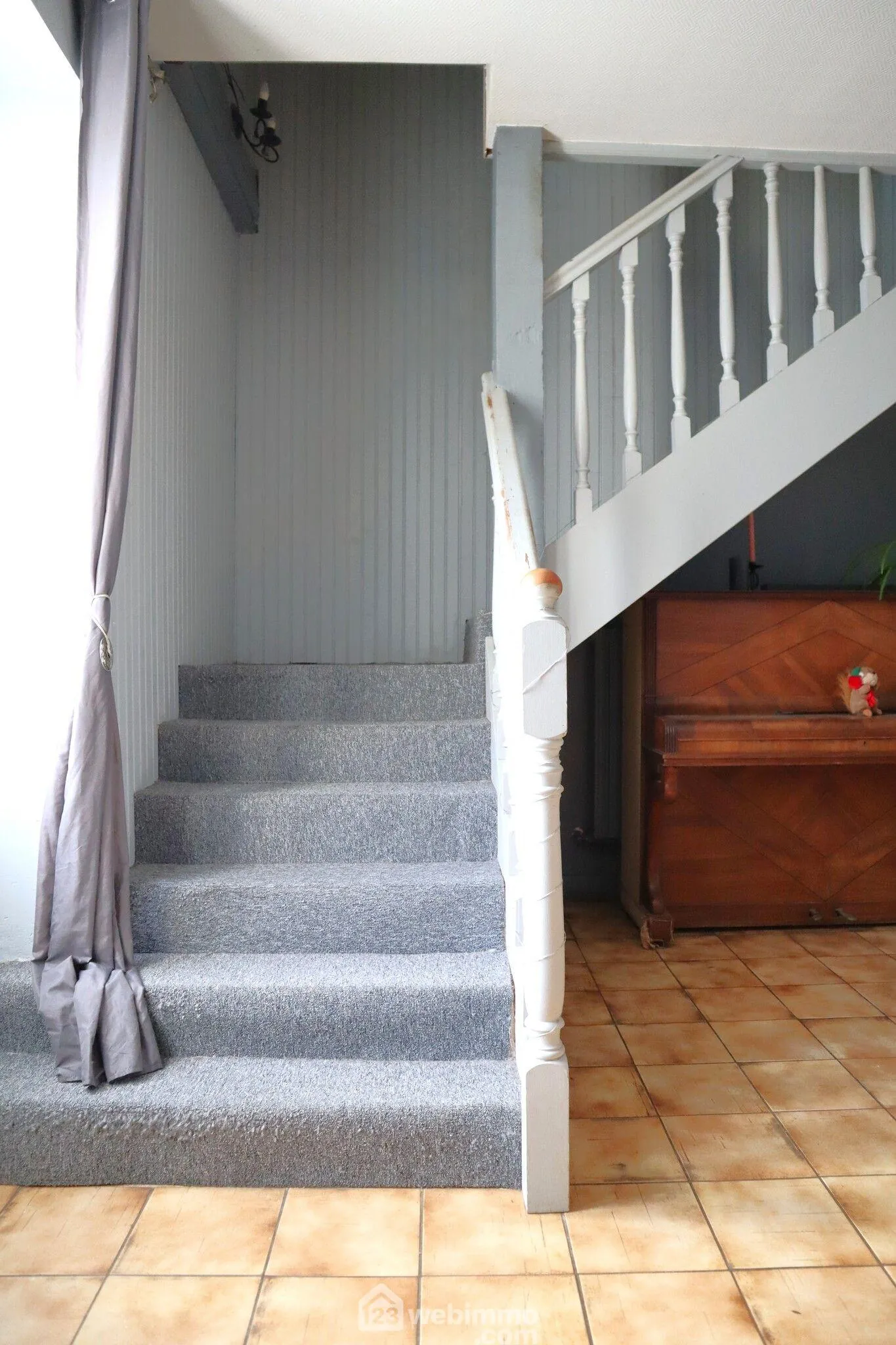 Maison en pierre de 160 m² à Lavoux – 5 chambres, garage, jardin, proche Poitiers 