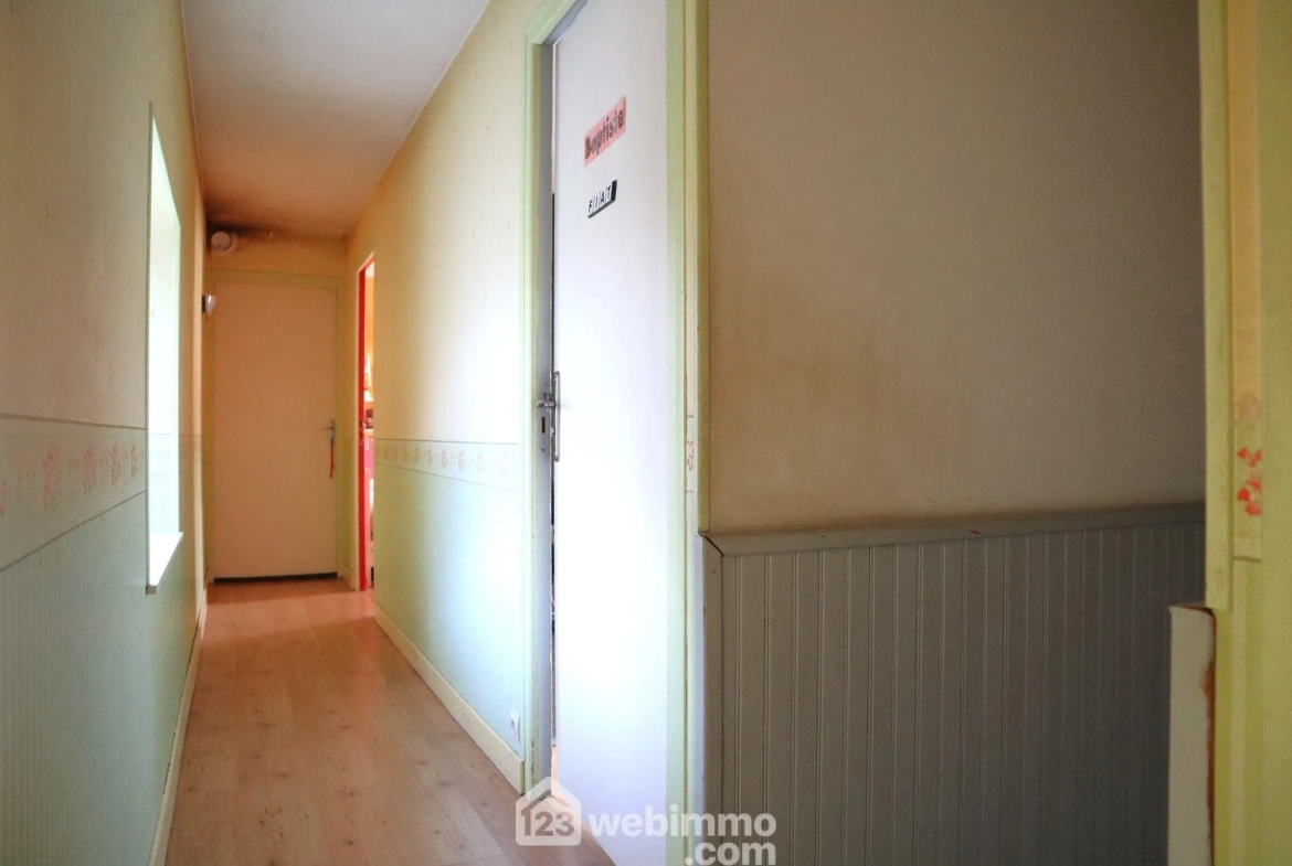 Maison en pierre de 160 m² à Lavoux – 5 chambres, garage, jardin, proche Poitiers 
