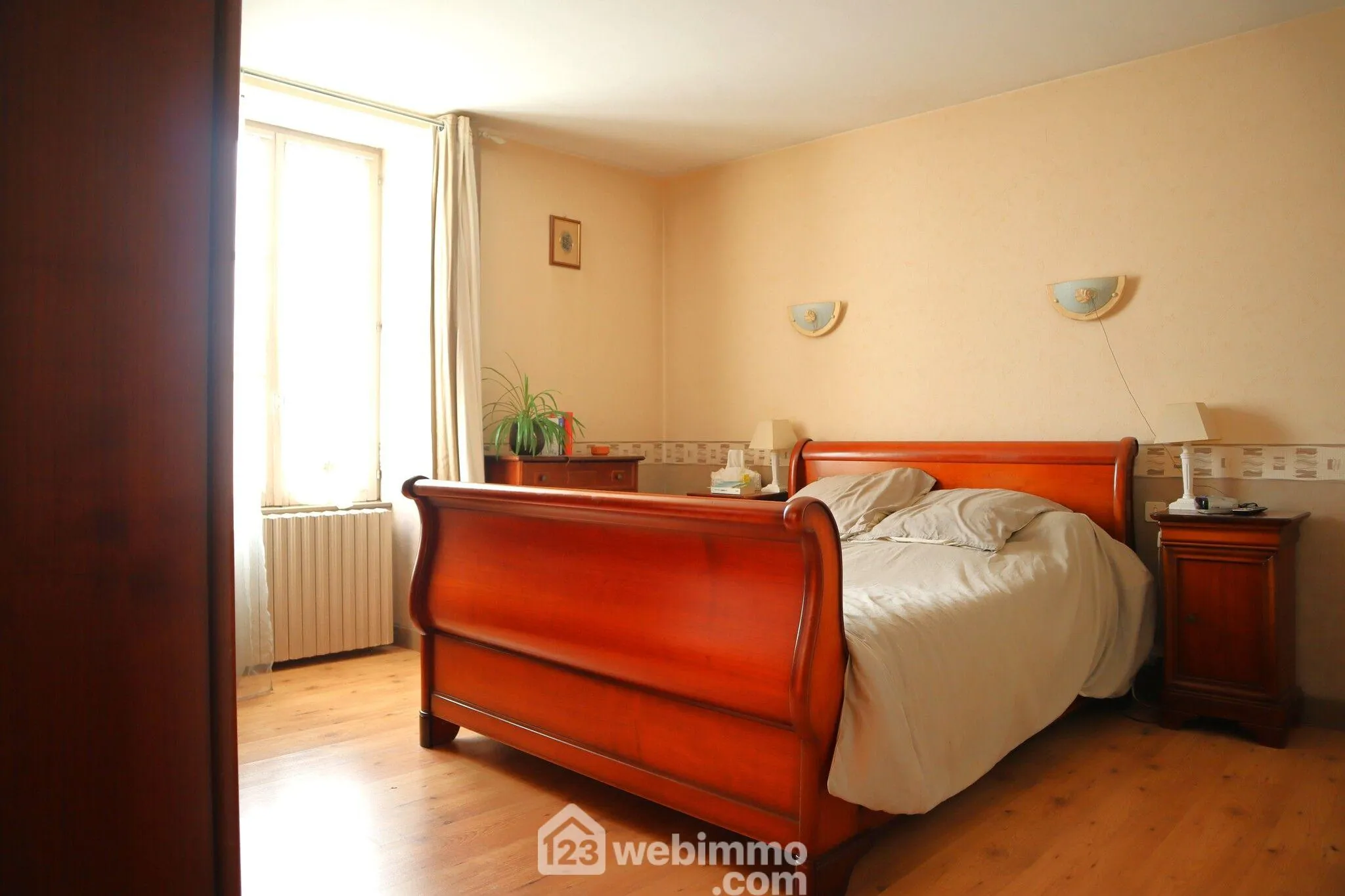Maison en pierre de 160 m² à Lavoux – 5 chambres, garage, jardin, proche Poitiers 