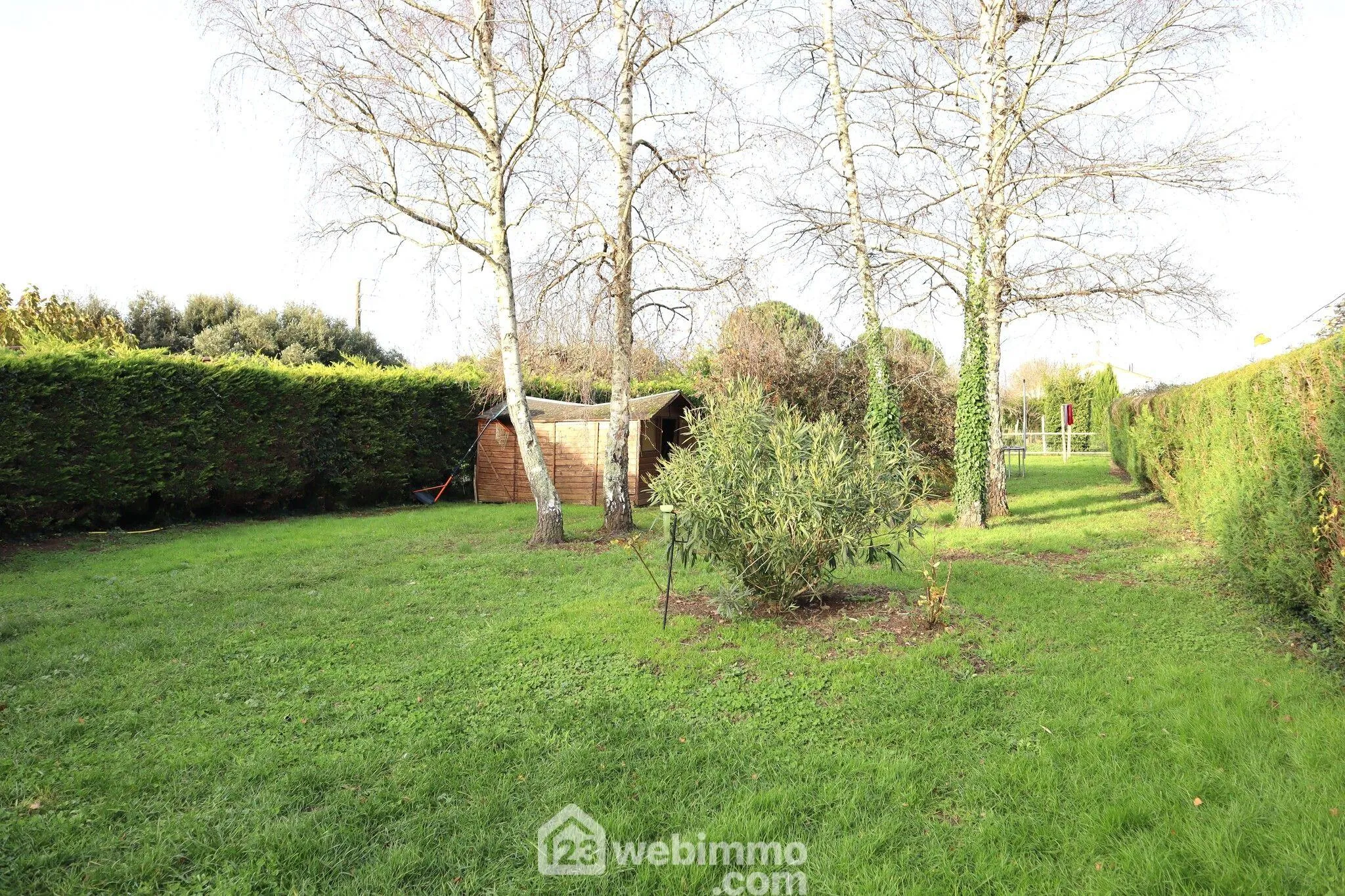 Maison en pierre de 160 m² à Lavoux – 5 chambres, garage, jardin, proche Poitiers 